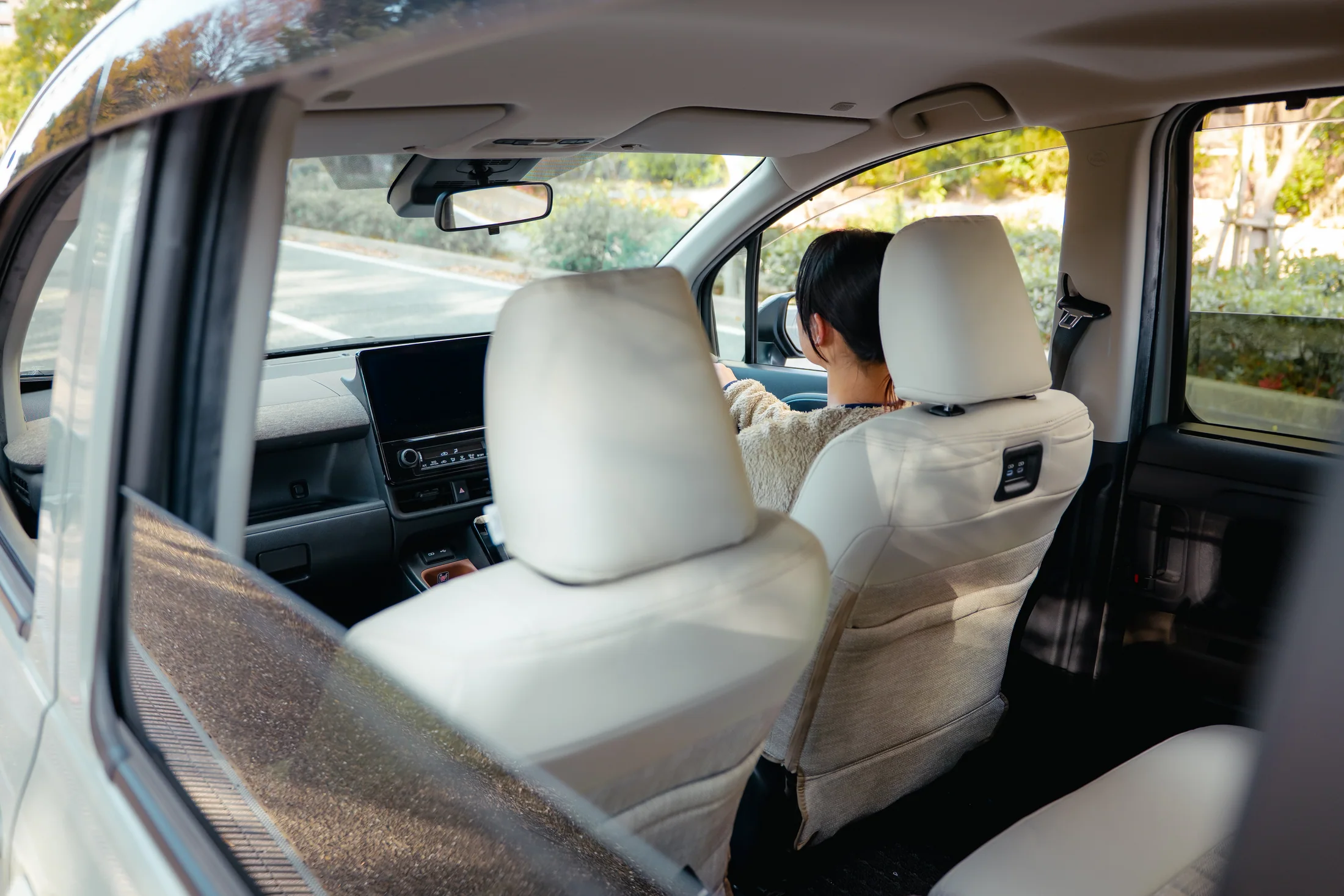 シエンタ運転席から見た明るいビスキュイの車内