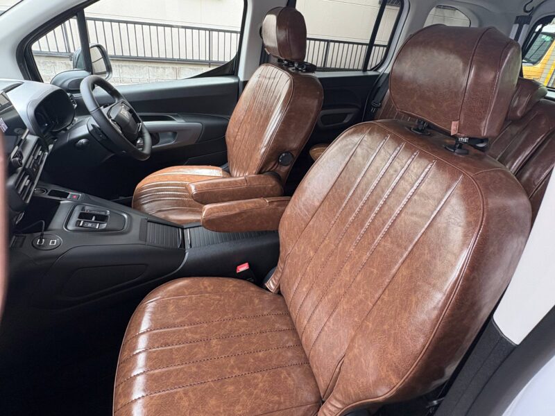 【装着写真】ドブロ Refinad Leather Series シートカバー [品番:C0545-01]