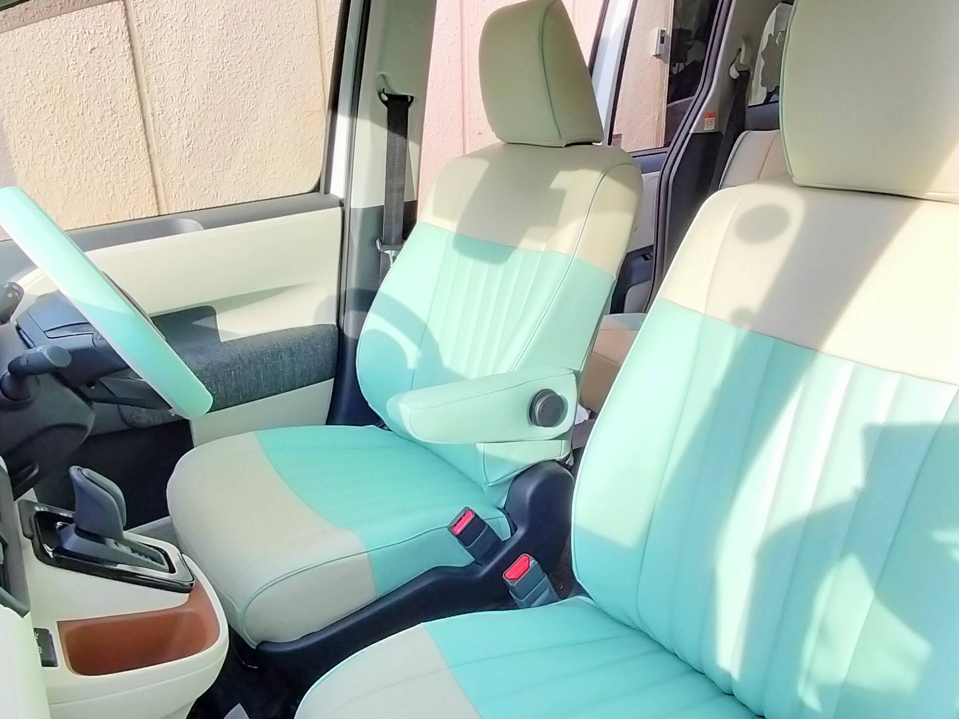 【装着写真】シエンタ2列 Sandiiマカロン シートカバー [品番:T0022-06]