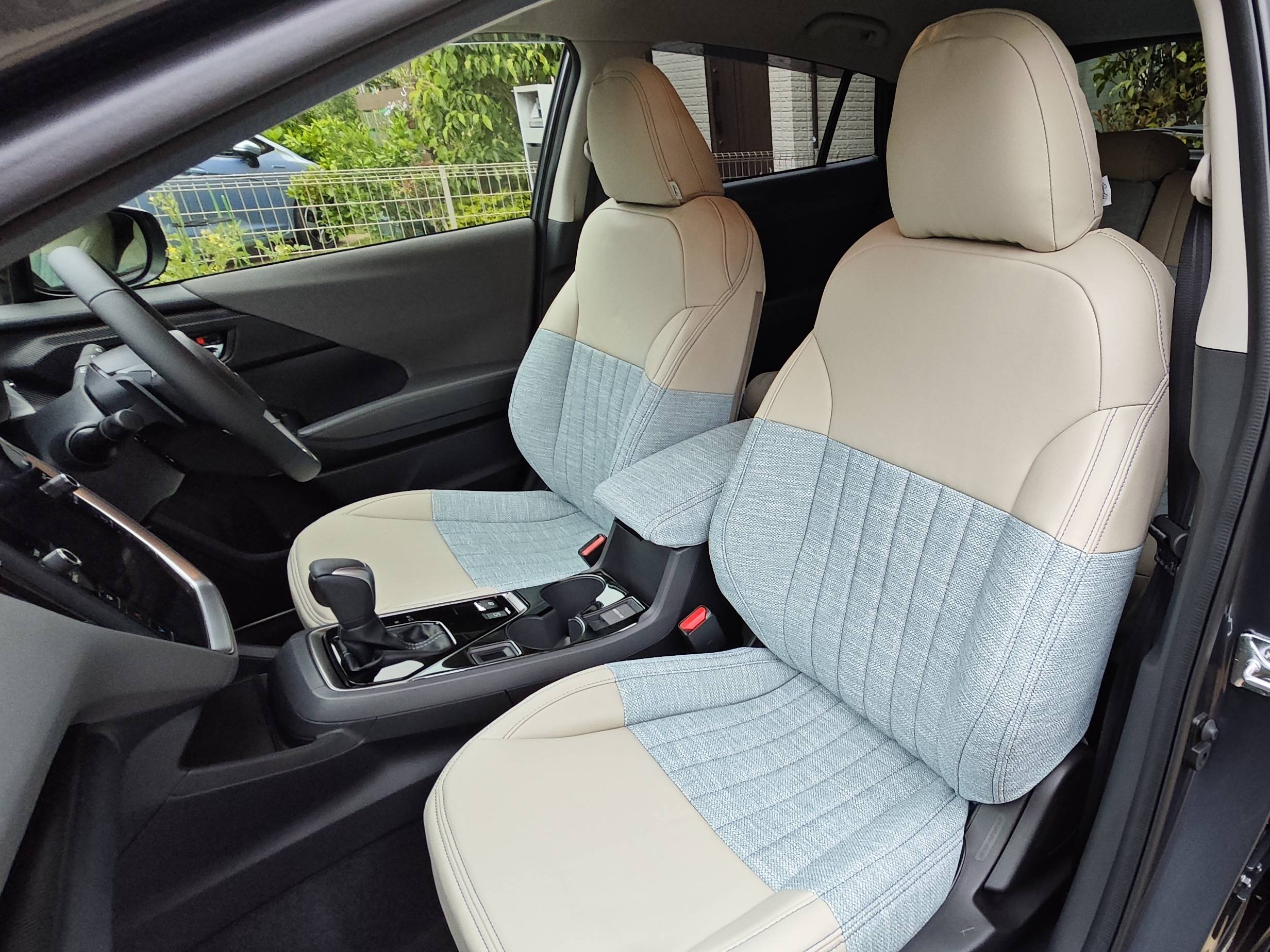 【装着写真】クロストレック Sandiiビスキュイ シートカバー [品番:F0625-02]