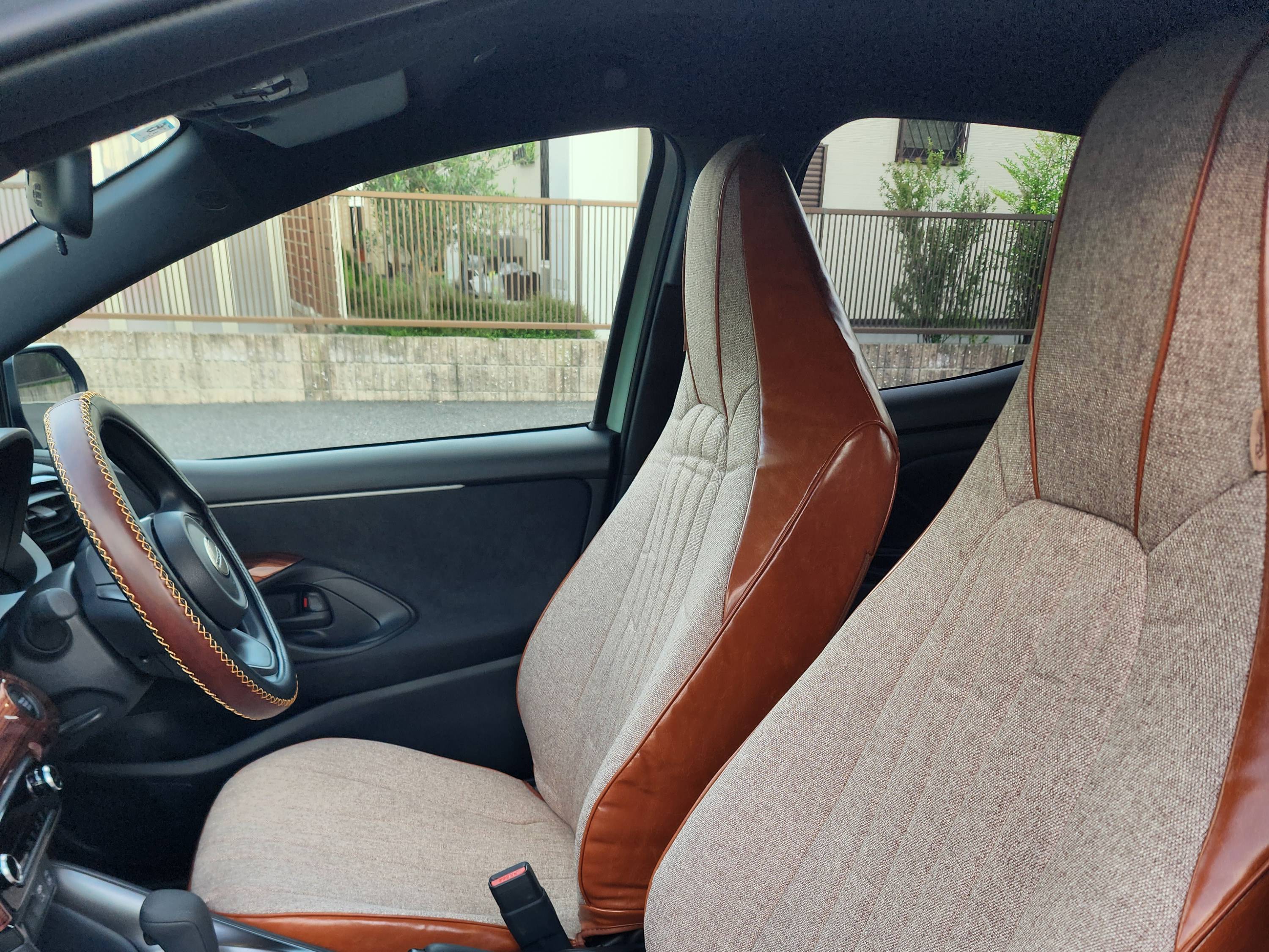 【装着写真】ヤリス Sandiiエクレア シートカバー [品番:T0529-01]