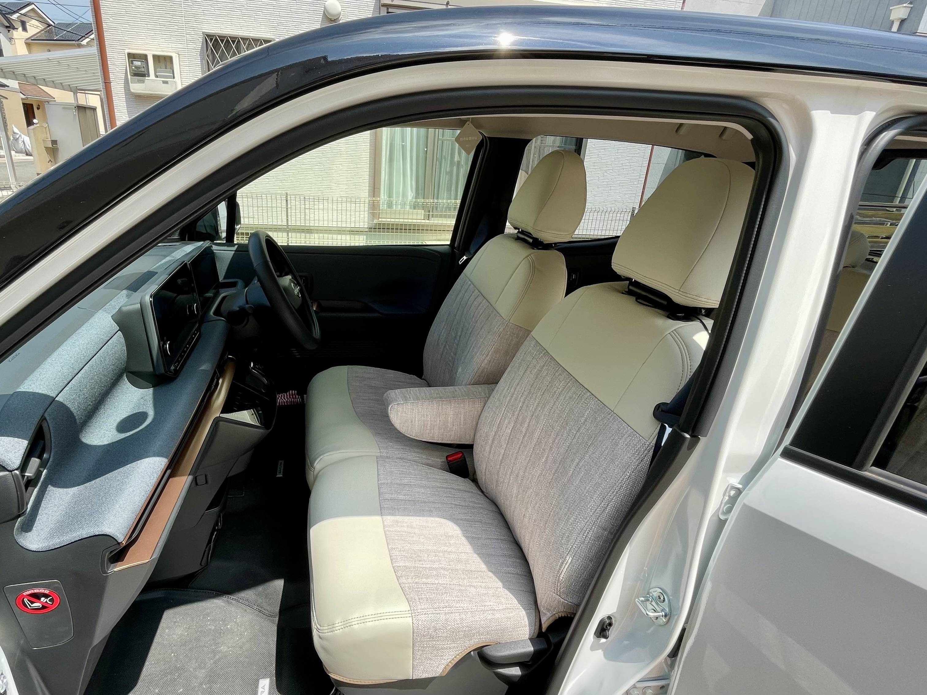 【装着写真】サクラ Sandiiビスキュイ シートカバー [品番:N0606-01]