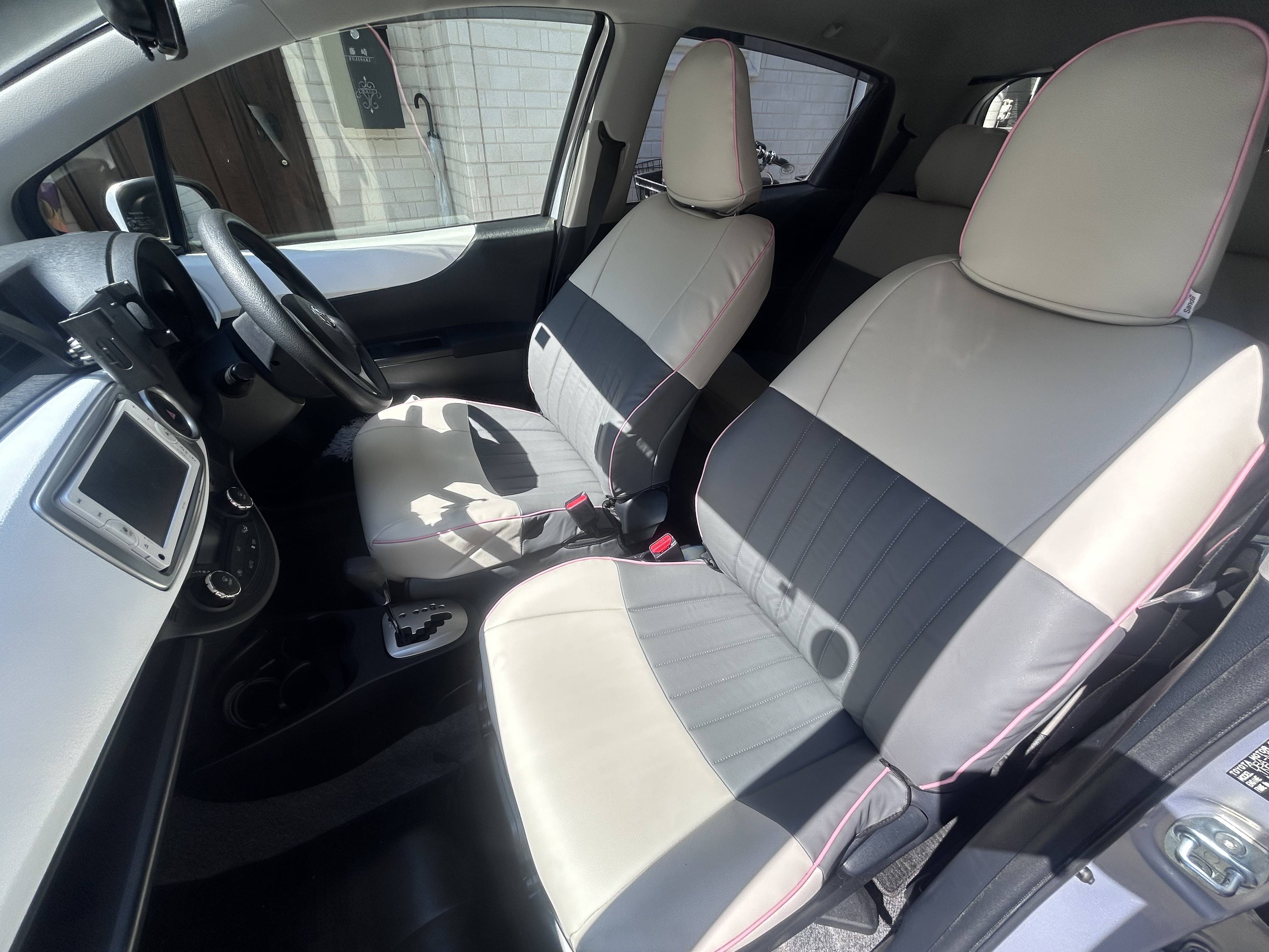 【装着写真】ヴィッツ Sandiiマカロン シートカバー [品番:T0010-11]