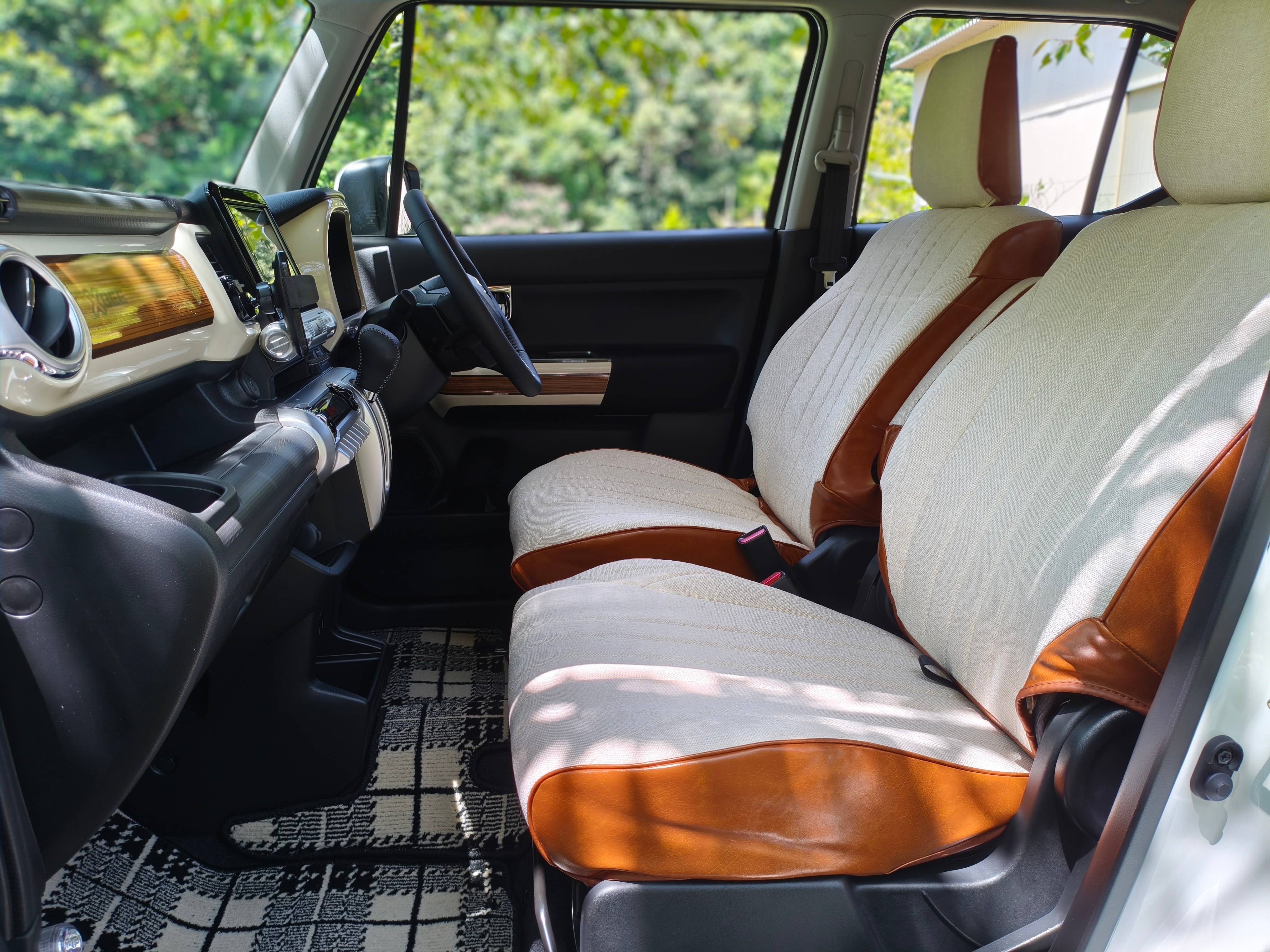 【装着写真】クロスビー Sandiiエクレア シートカバー [品番:S0493-01]