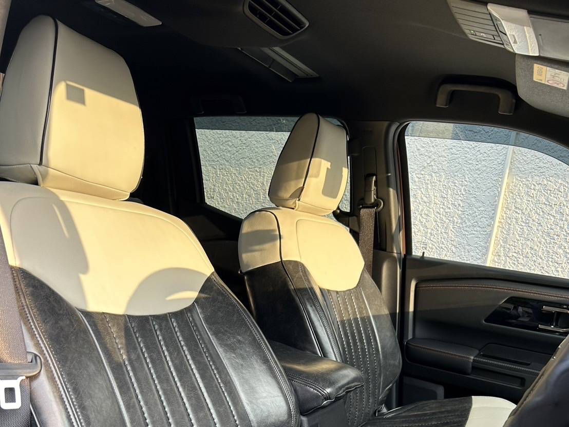 【装着写真】トライトン Sandiiカヌレグラッセ シートカバー [品番:MI0637-01]