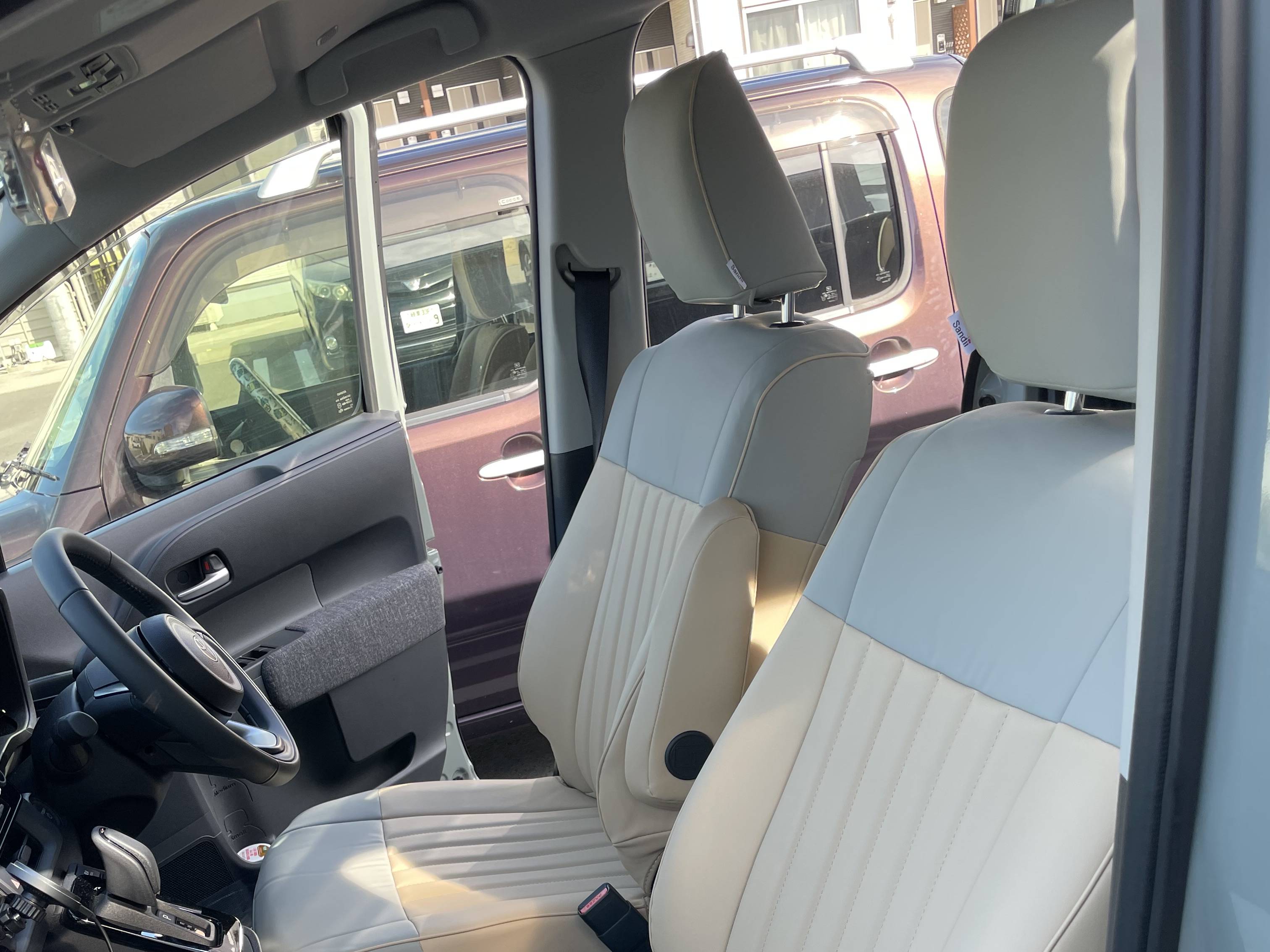 【装着写真】シエンタ2列 Sandiiマカロン シートカバー [品番:T0022-06]