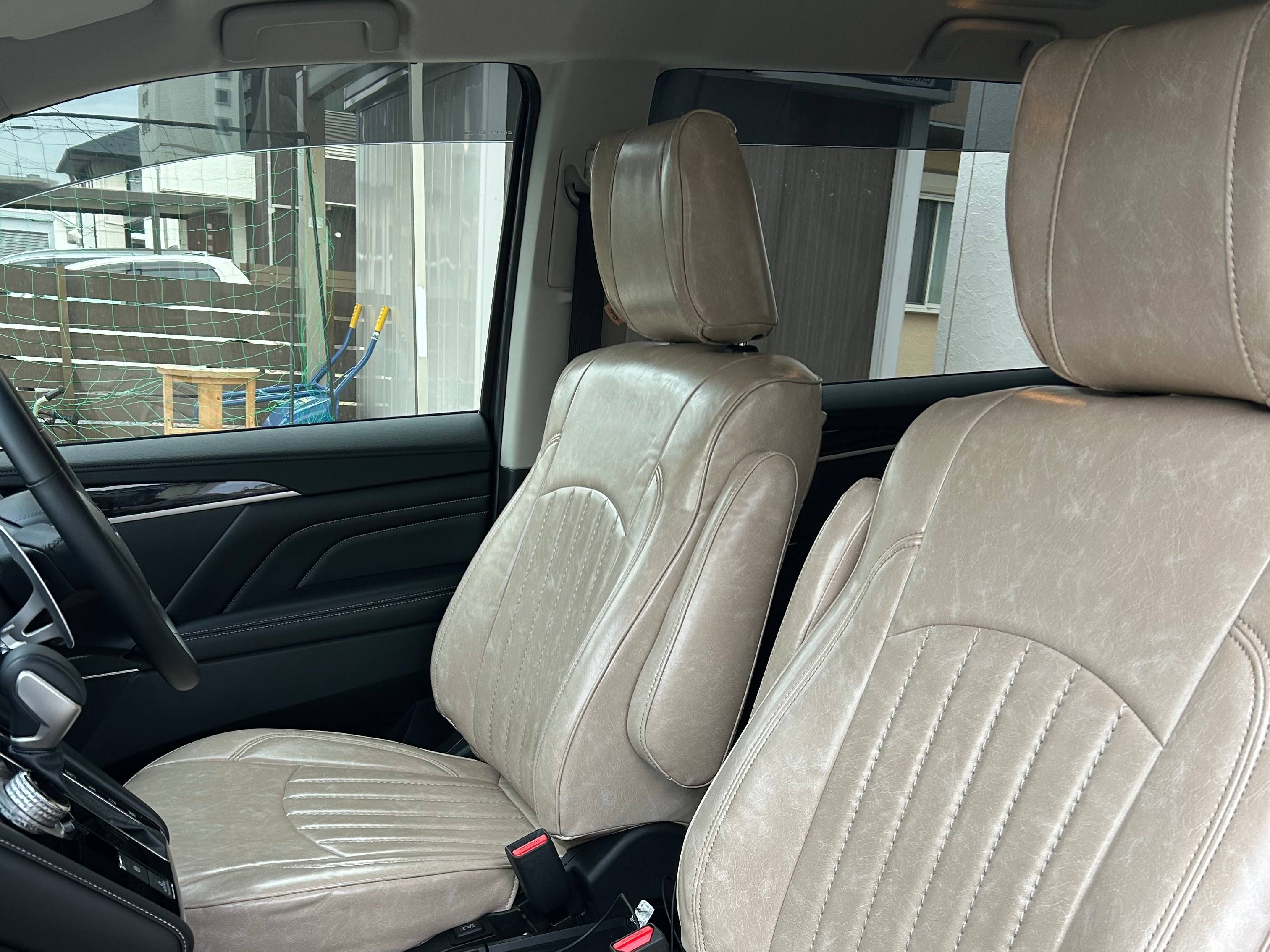 【装着写真】デリカD:５ Sandiiカヌレ シートカバー [品番:MI0164-12]