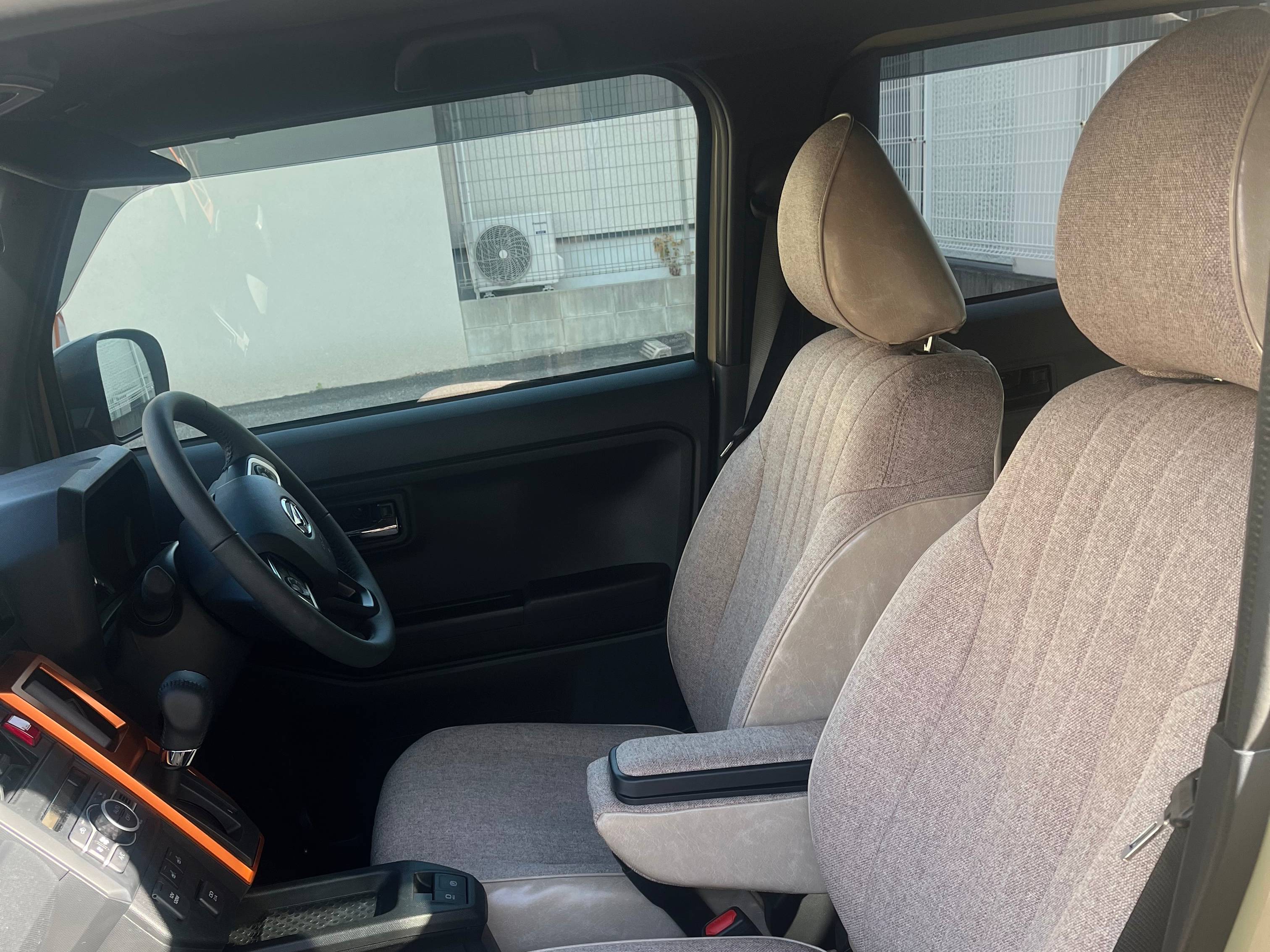 【装着写真】タフト Sandiiエクレア シートカバー [品番:D0531-05]