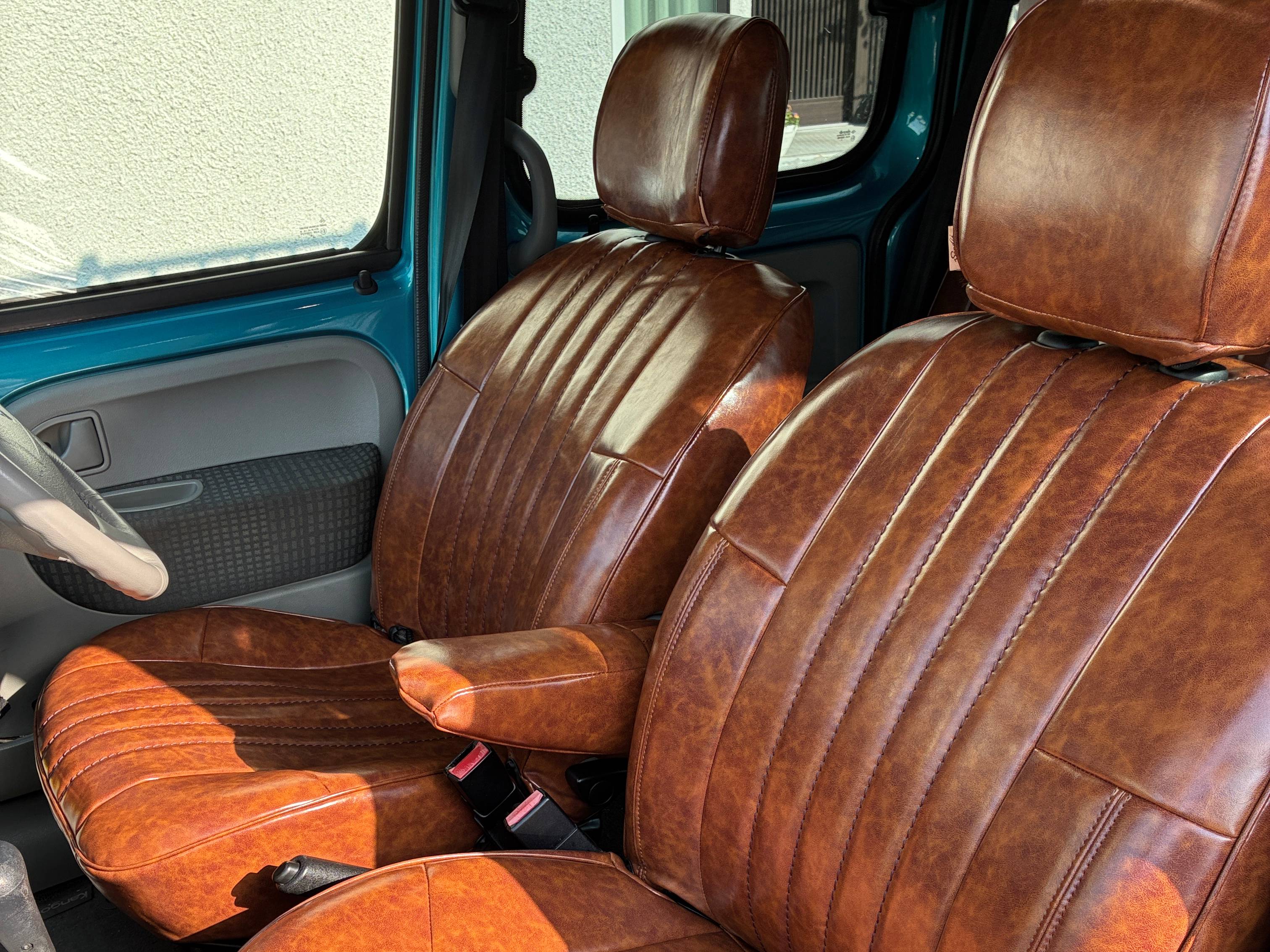 【装着写真】カングー Sandiiオールドカヌレ シートカバー [品番:R0416-02]