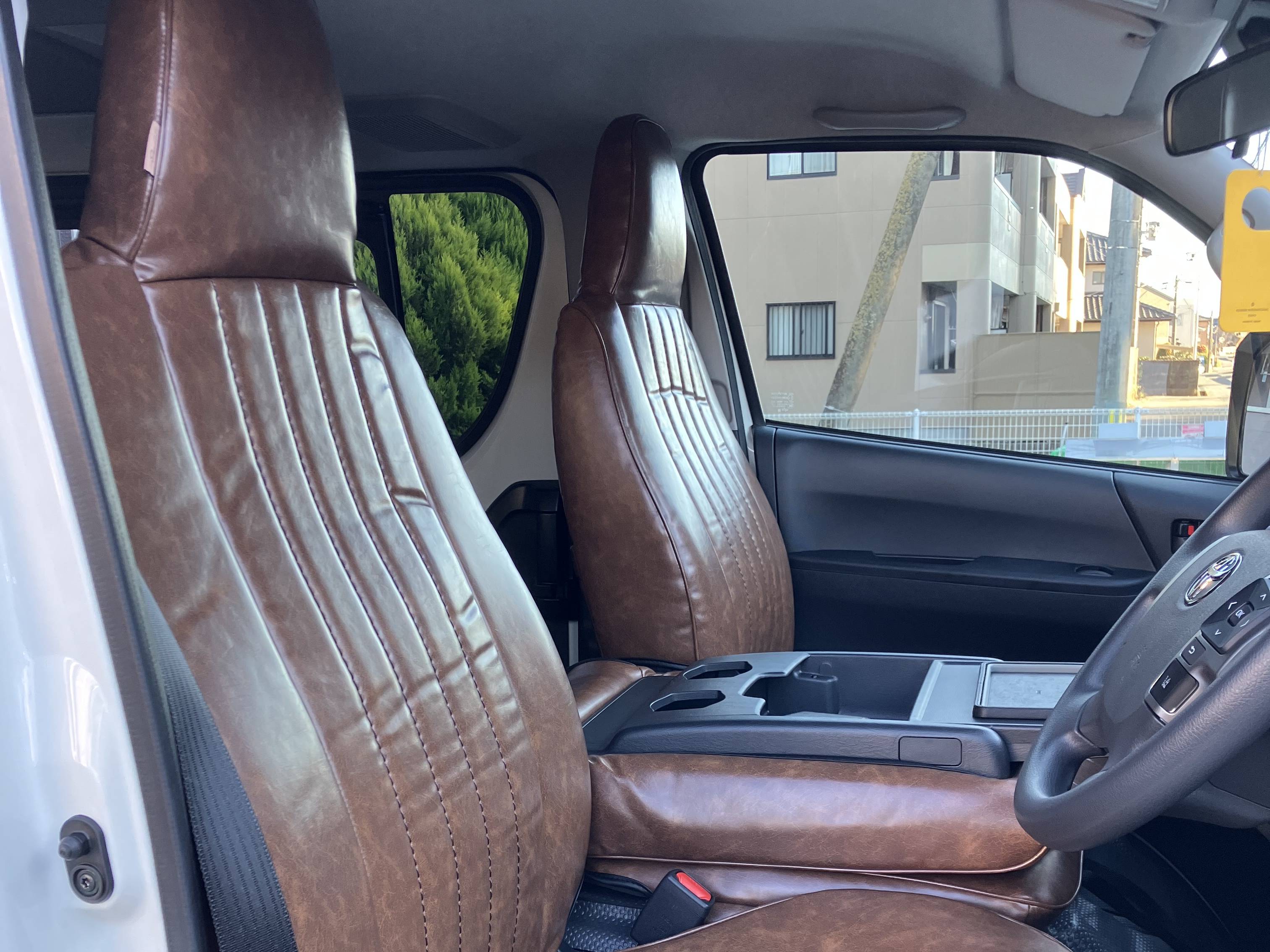 【装着写真】ハイエース2列 Sandiiオールドカヌレ シートカバー [品番:T0026-08]