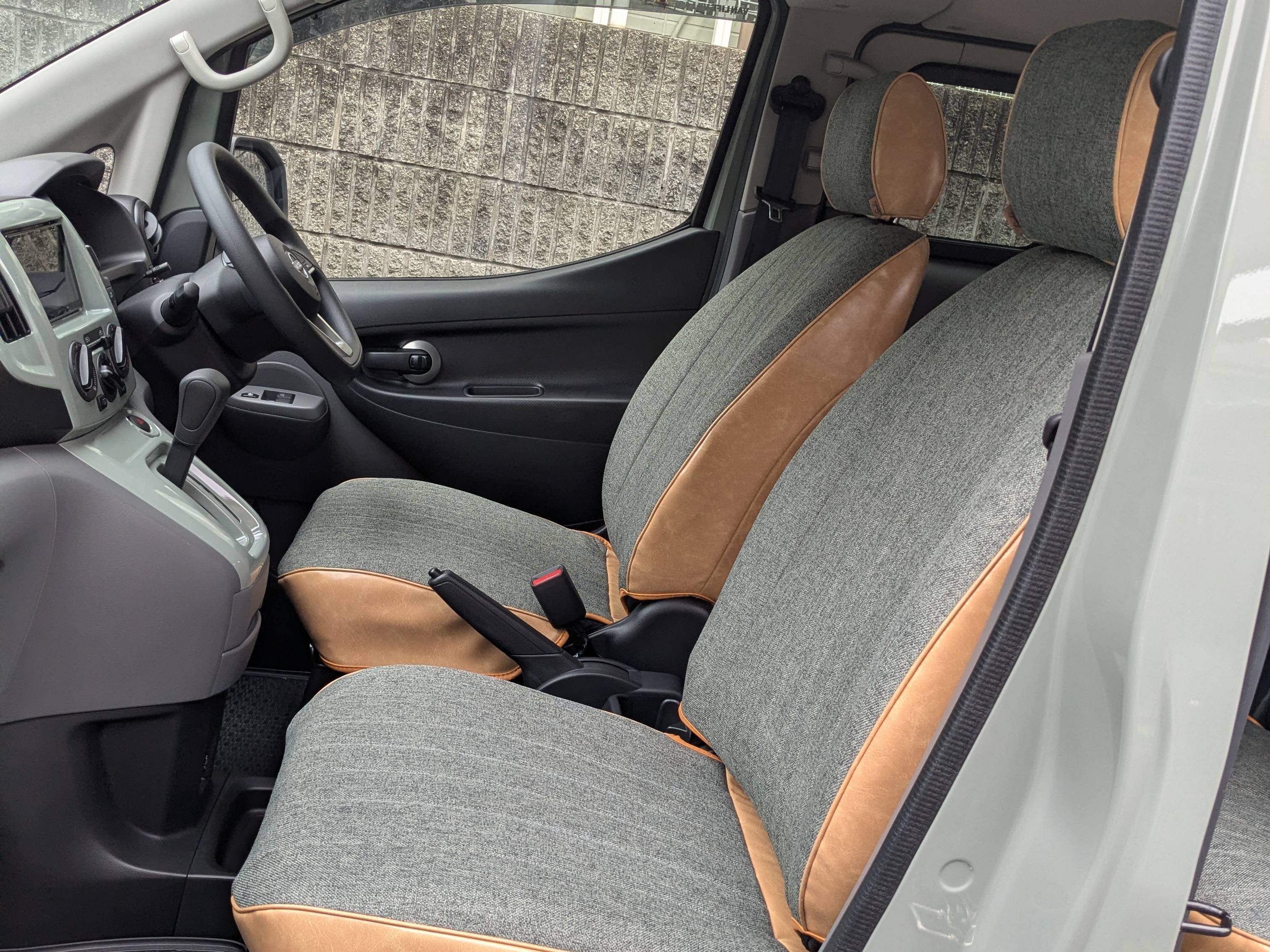 【装着写真】NV200バネットワゴン Sandiiエクレア シートカバー [品番:N0568-01]